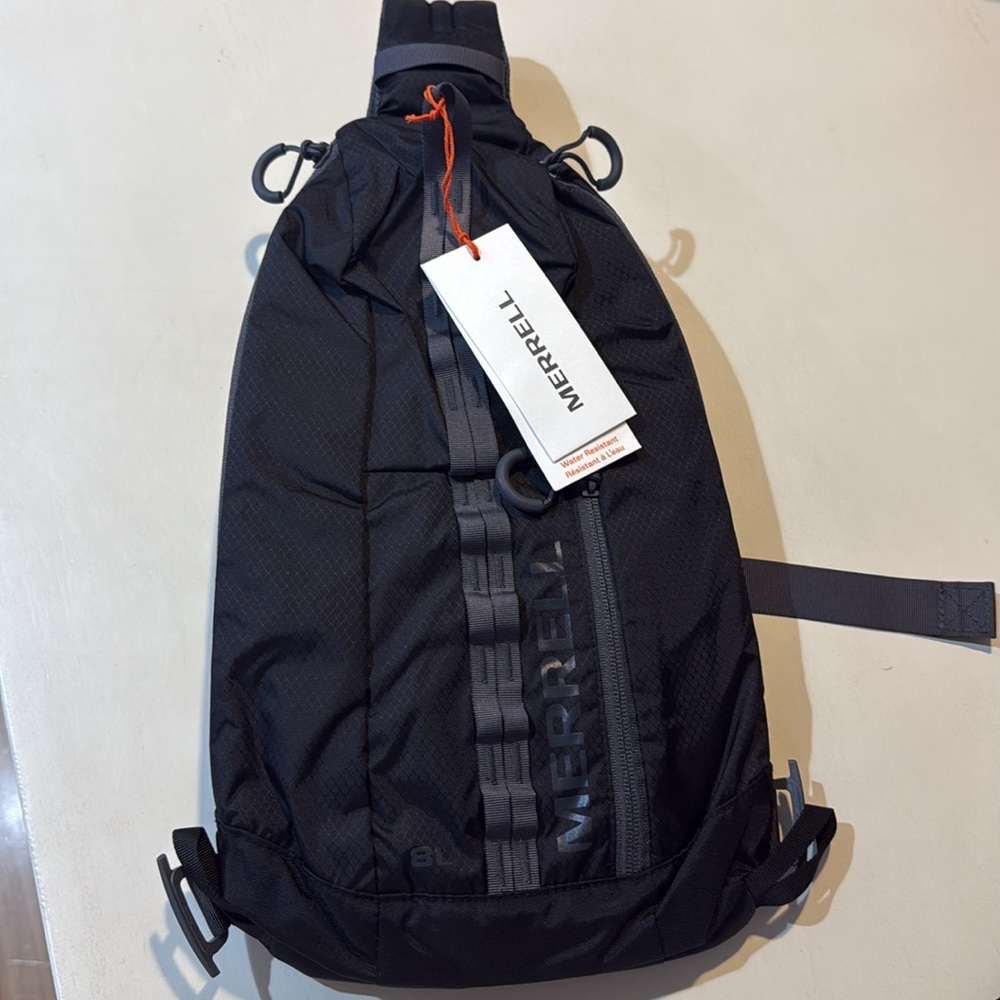 Merrell Black Crest 8L sling shoulder crossbody NEW